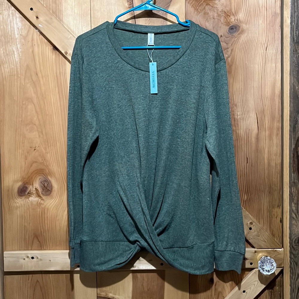 New Ysyokow size medium sage green long sleeve soft tee shirt